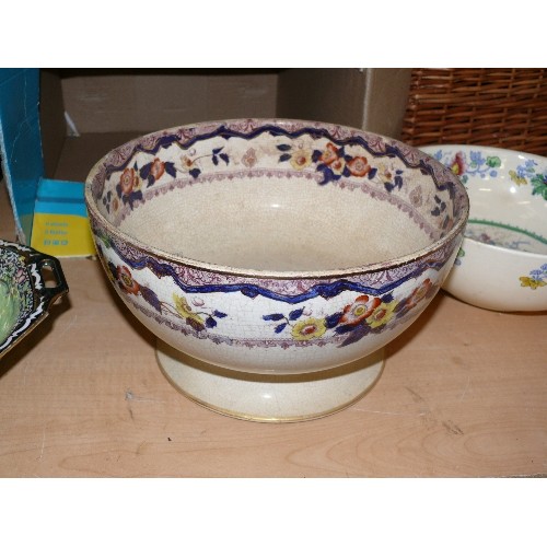 284 - A SELECTION OF VINTAGE BOWLS TO INCLUDE NEWHALL AND MASON'S AND A COPELAND SPODE PLATTER