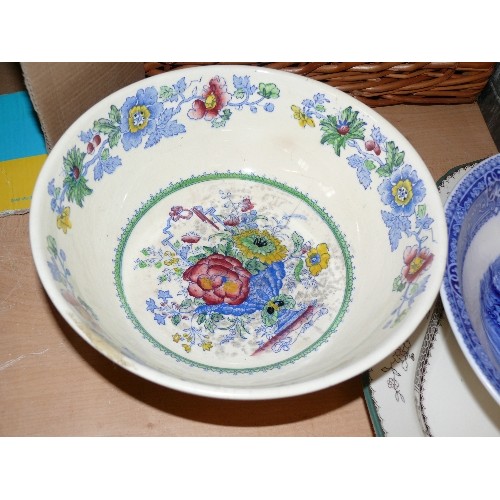 284 - A SELECTION OF VINTAGE BOWLS TO INCLUDE NEWHALL AND MASON'S AND A COPELAND SPODE PLATTER