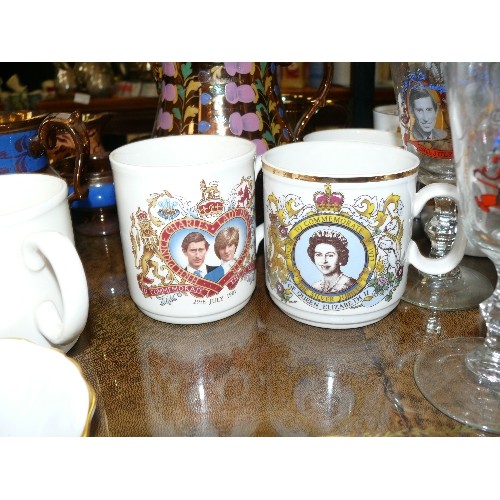 292 - A SELECTION OF COMMEMORATIVE ROYALTY CHINA AND GLASSWARE