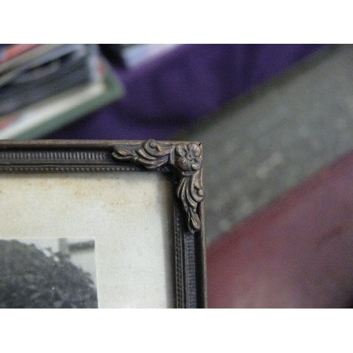 296C - 3 LARGE VINTAGE  GLASS PHOTOFRAMES WITH WOODEN BACKS AND 2 SMALLER PHOTOFRAMES, ALL 5 HOLD BLACK AND... 