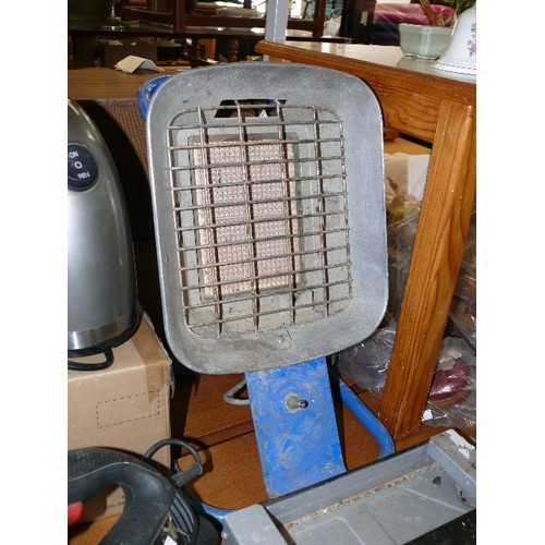 317 - A VINTAGE SITE GAS HEATER