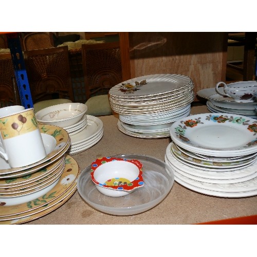 370 - SHELF OF GOOD QUALITY MIXED CHINA, PLATES BY MYOTT, BILLTONS,  FINESSE ETC.