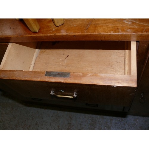 399 - SOLID WOOD SIDEBOARD WITH 2/1/2/1 DRAWERS TO LEFT AND SINGLE CUPBOARD TO RIGHT