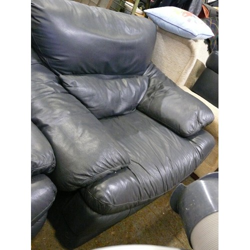 423 - 2 SEATER BLACK LEATHER SOFA AND MATCHING ARMCHAIR, SLIGHT NICK TO THE BACK CUSHION BUT EASILY REPAIR... 