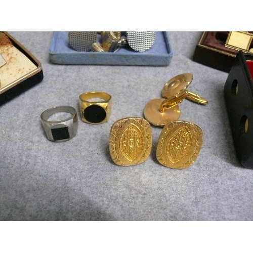 77 - VARIOUS BOXED VINTAGE CUFFLINKS AND A NICE GENTS RING