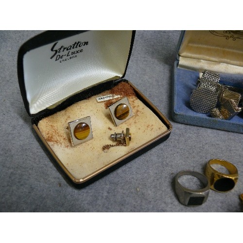 77 - VARIOUS BOXED VINTAGE CUFFLINKS AND A NICE GENTS RING