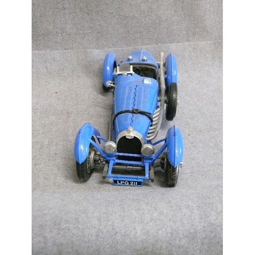 84 - A BURAGO BUGATTI TYPE '59' 1934 1/18 SCALE MODEL CAR