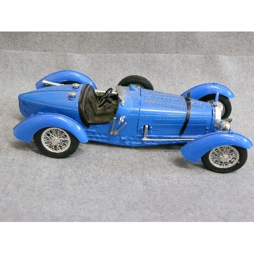 84 - A BURAGO BUGATTI TYPE '59' 1934 1/18 SCALE MODEL CAR