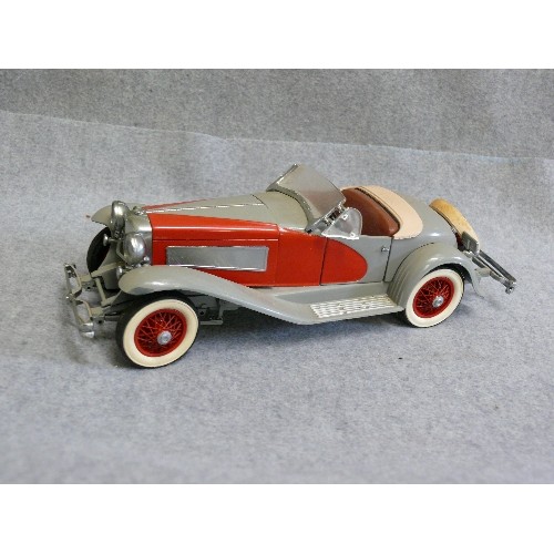 87 - A DANBURY MINT MODEL OF A 1935 DUESENBERG SSJ CAR