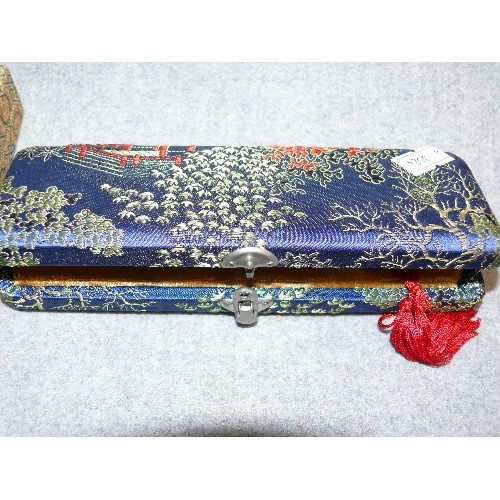 111 - AN ORIENTAL DECORATIVE BOXED DAGGER PLUS A BOXED CHINESE MEDALLION AND A CERAMIC ELIZABETH ARDEN CHI... 