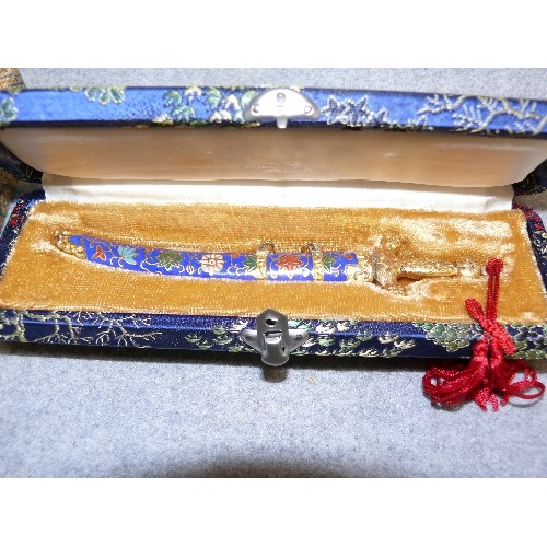 111 - AN ORIENTAL DECORATIVE BOXED DAGGER PLUS A BOXED CHINESE MEDALLION AND A CERAMIC ELIZABETH ARDEN CHI... 