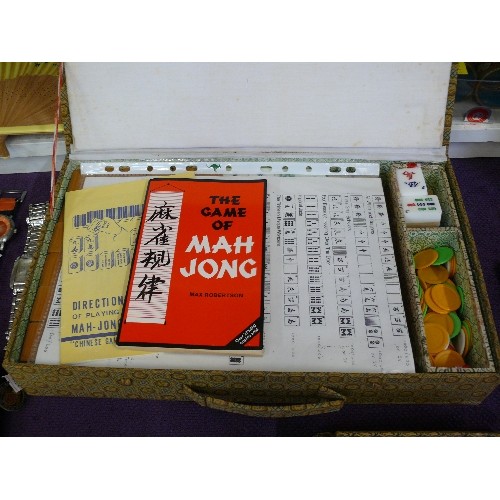 118 - A MAHJONG SET WITH INSTUCTIONS IN A LOVELY FITTED CASE