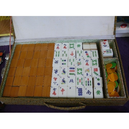 118 - A MAHJONG SET WITH INSTUCTIONS IN A LOVELY FITTED CASE