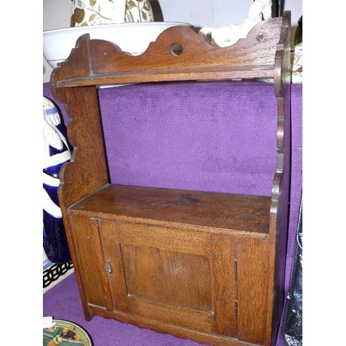 138 - A VERY NICE SMALL VINTAGE OAK CABINET