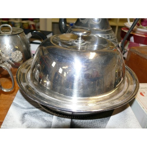 213 - A NICE SELECTION OF SILVERPLATE ITEMS TO INCLUDE COFFEE POT, TEASET, CHEESE DISH ETC