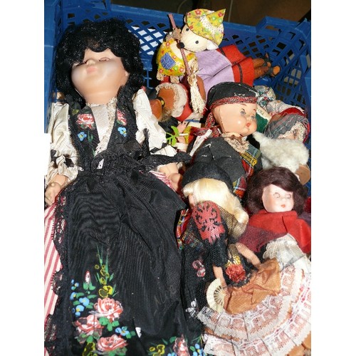 235 - TRAY OF SOUVENIR TRADITIONAL COSTUME  DOLLS