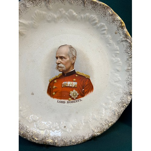 209 - 2 commemorative Boer War plates depicting Lord Roberts and Major-General R S S Baden-Powell