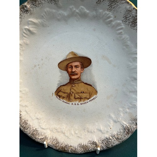 209 - 2 commemorative Boer War plates depicting Lord Roberts and Major-General R S S Baden-Powell