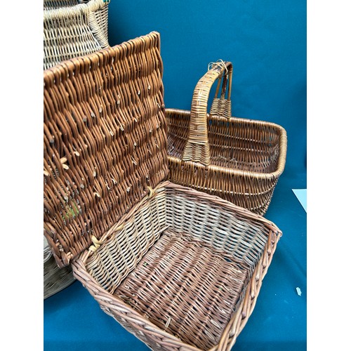 420 - 4 vintage wicker baskets