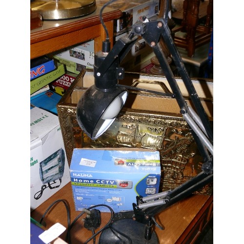 316 - A BLACK ADJUSTABLE METAL DESK LAMP