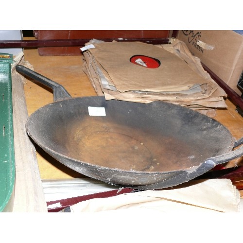 350 - A VINTAGE CAST IRON PAN