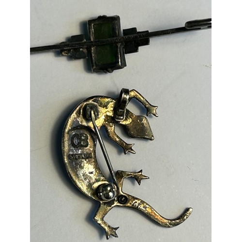 44 - A vintage sterling silver & agate brooch in the form of a lizard and a 1920's silver, connemara marb... 