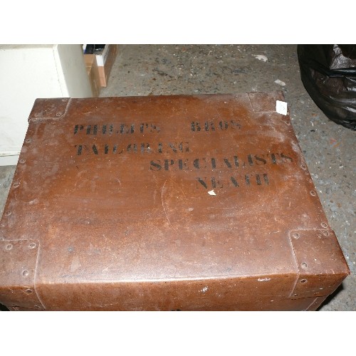 367 - A VINTAGE LAUNDRY BOX, PHILLIPS BROS TAILORING, FULL  OF VINTAGE LINEN