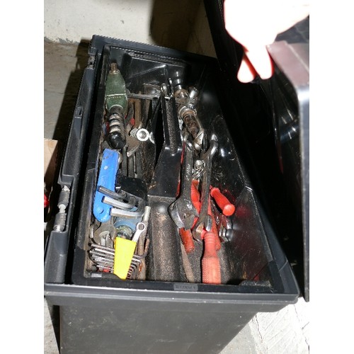 371 - A CURVER TOOL BOX CONTAINING MECHANICS TOOLS