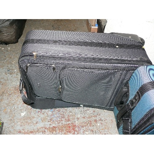 372 - 2 GOOD QUALITY SUITCASES