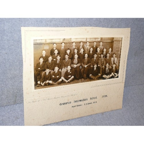 156 - A LARGE SELECTION OF VINTAGE/BLACK & WHITE PHOTOS FROM THE 30's AND 40's AND CERTIFICATES