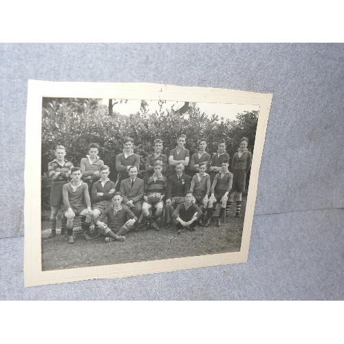 156 - A LARGE SELECTION OF VINTAGE/BLACK & WHITE PHOTOS FROM THE 30's AND 40's AND CERTIFICATES