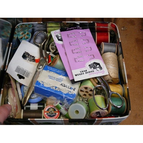 386 - A SEWING BASKET WITH CONTENTS AND VINTAGE JACOBS BISCUIT TIN ALSO WITH SEWING ITEMS