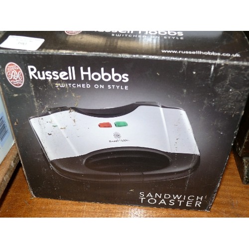 390 - A BOXED RUSSELL HOBBS SANDWICH TOASTER, BOXED RUSSEL HOBBS ELECTRIC CARVING KNIFE AND A BOXED DUALIT... 