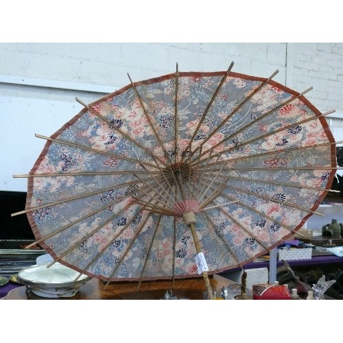 357 - A BEAUTIFUL VINTAGE JAPANESE HAND PAINTED PAPER AND BAMBOO PARASOL