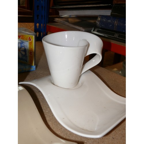 423 - PAIR OF VILLEROY & BOCH 