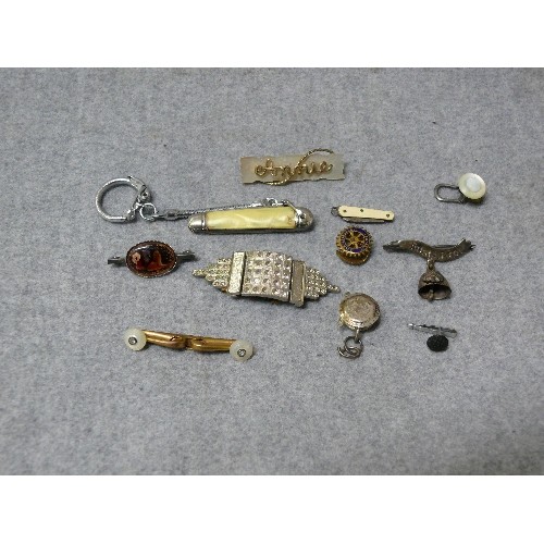 26 - A LOT OF ODDMENTS UNUSUAL PIECES SOME SILVER LADIES BLOUSE CLIP TINY PEN KNIFE ART DECO BELT BUCKLE