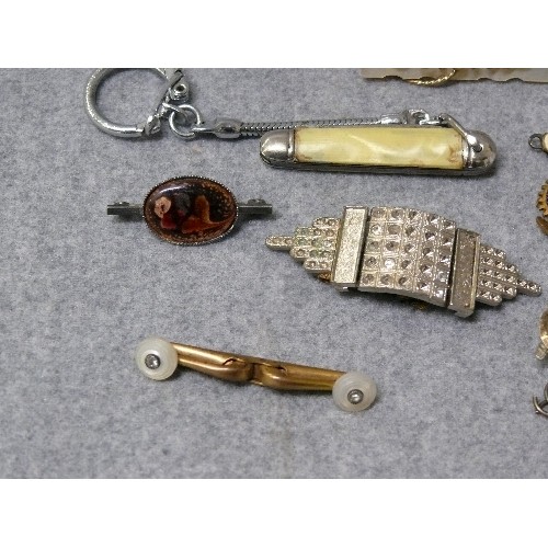 26 - A LOT OF ODDMENTS UNUSUAL PIECES SOME SILVER LADIES BLOUSE CLIP TINY PEN KNIFE ART DECO BELT BUCKLE