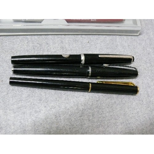 15 - COLLECTION OF PENS A SHEAFFER WHITE SPOT A PARKER BALL POINT PLUS 3 FOUNTAIN PENS