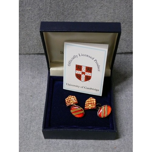 25 - A VERY SPECIAL PAIR OF ENAMEL CUFF LINKS UNIVERSITY OF CAMBRIDGE WITH CERTIFICATE AND SEAL OF THE UN... 