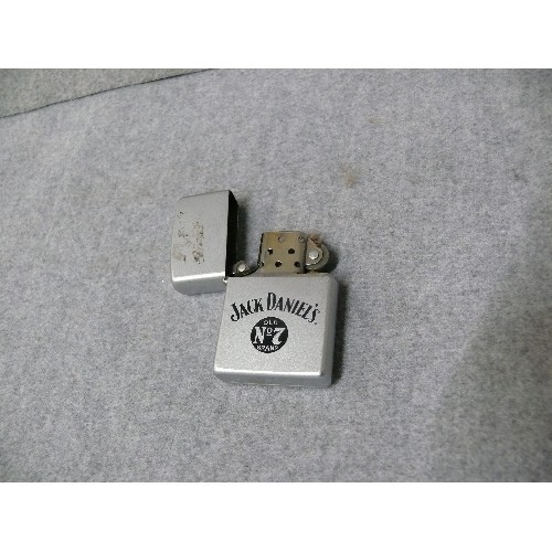 61 - A EARLY ZIPPO LIGHTER JACK DANIEL`S J. 04 OCT 2004