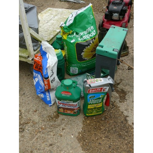 465 - GARDEN CHEMICALS ETC INC FULL BAG OF MULTIPURPOSE COMPOST, PESTICIDES, LAWN FEED, STOOL ETC