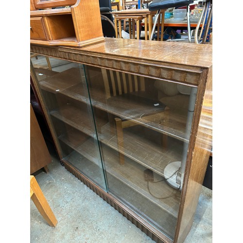 511 - MID CENTURY OAK BOOKCASE WITH GLASS SLIDING DOORS