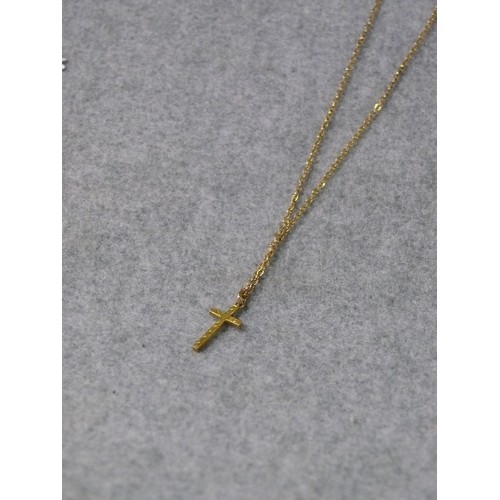 39 - A 9ct GOLD CROSS ON A GOLD PLATED CHAIN, TOTAL WEIGHT 2.34gr