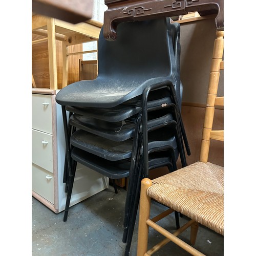 502 - 5 X RETRO STACKING CHAIRS - ROBIN DAY DESIGN