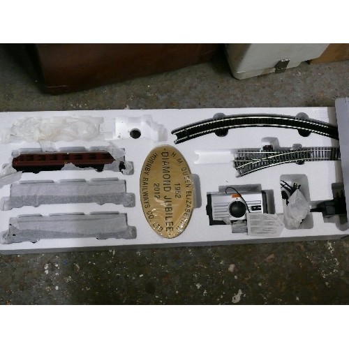 162B - THE DIAMOND JUBILEE HORNBY TRAIN SET - 2012 - AS NEW IN BOX WITH CARRIAGES AND TRACK BUT THE LOCOMOT... 