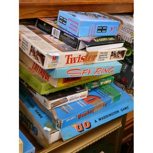 324 - A NICE SELECTION OF VINTAGE BOARD/PARTY GAMES TO INCLUDE TWISTER, GO, DONKEY PARTY, L'ATTAQUE ETC