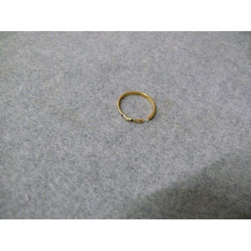 37 - A 22ct GOLD DIAMOND AND SAPPHIRE RING NEEDS REPAIR EIGHT 1.88gr