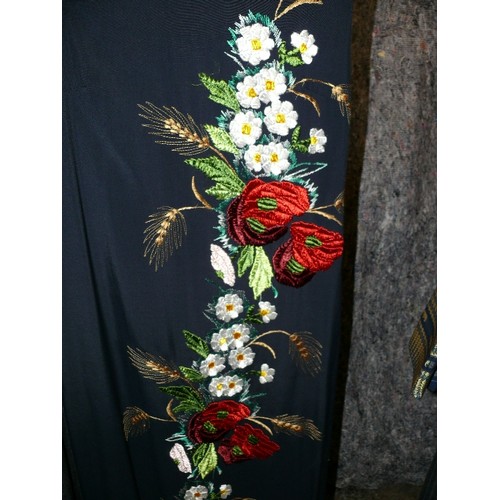 115 - A BEAUTIFUL CHINESE DRESS WITH EMBROIDERED FLOWERS SIZE 38