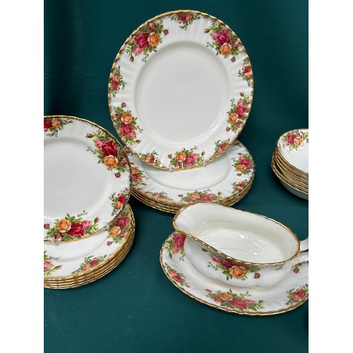 220 - Royal Albert Old Country Roses dinner service comprising 6 x dinner plates, 6 x tea plates, 6 x side... 