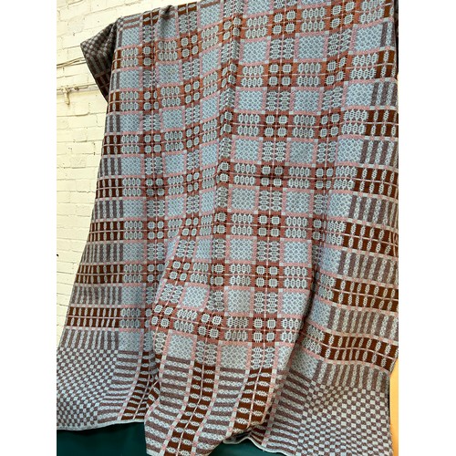 330 - A good Vintage Welsh Woollen blanket - geometric design